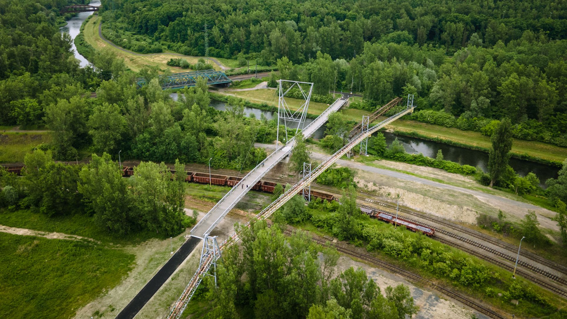 Nová lávka přes Ostravici z ptačí perspektivy. Foto: Tomáš Bayer